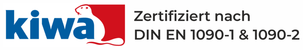 Logo mit blauem Text kiwa und weißem Tierumriss in einem roten Quadrat, daneben schwarzer Text Zertifiziert nach DIN EN 1090-1 & 1090-2 auf weißem Hintergrund.